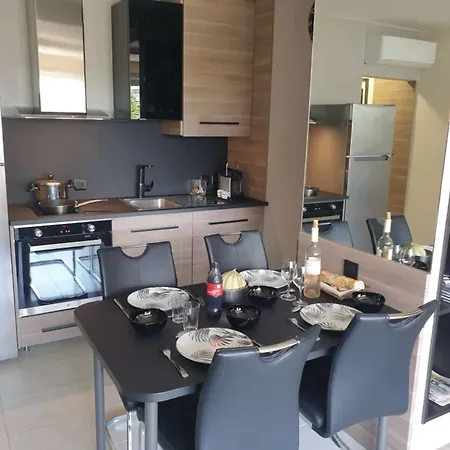 4 Pers Avec Apercu Mer, Proche Plage, Terrasse, Parking Prive Et Clim A - Fr-1-226a-158 *