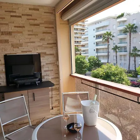 Lägenhet 4 Pers Avec Apercu Mer, Proche Plage, Terrasse, Parking Prive Et Clim A - Fr-1-226a-158 Fréjus