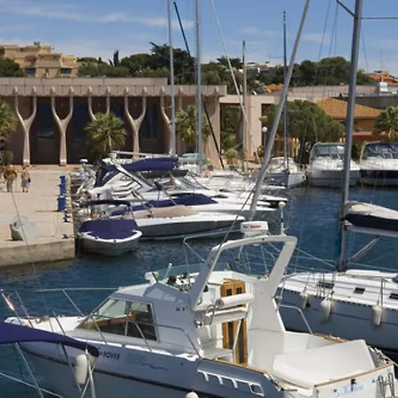 4 Pers Avec Apercu Mer, Proche Plage, Terrasse, Parking Prive Et Clim A - Fr-1-226a-158 *
